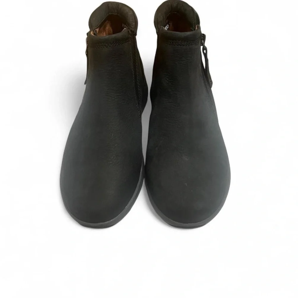 Cobb Hill Hydro-Shield water proof Black Ankle zip Booties